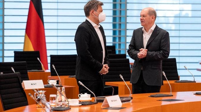 Olaf Scholz mit Robert Habeck (li.) - Bild: Bundesregierung/Bergmann