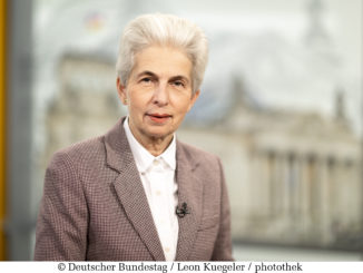 Ausschussvorsitzende des Bundestags auf Weg zu Besuch in die Ukraine