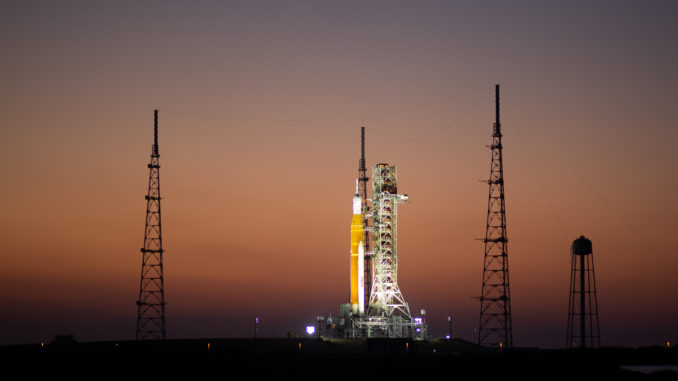 SLS-Rakete - Bild: NASA/Joel Kowsky