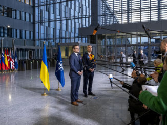 Ukraine fordert bei Nato-Treffen Kriegswaffen auch von Deutschland