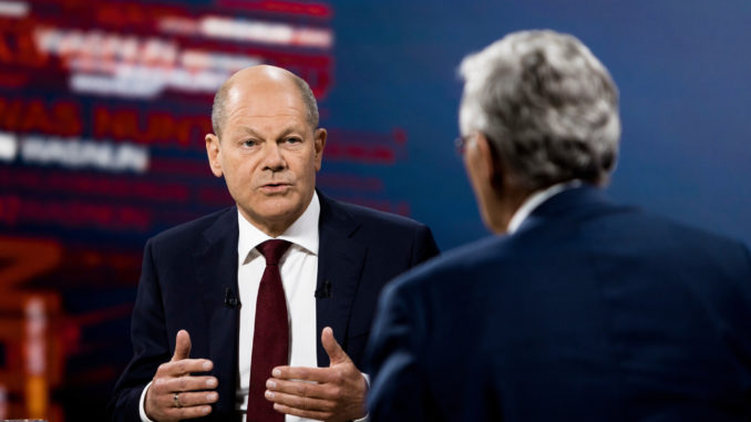 Olaf Scholz und Peter Frey - Bild: ZDF/Thomas Kierok