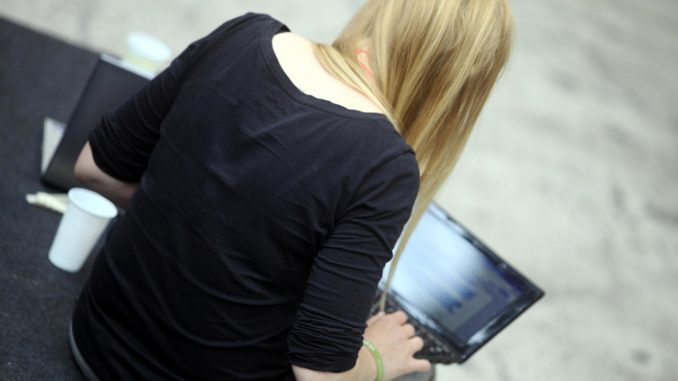 Computer-Nutzerin (über dts Nachrichtenagentur)