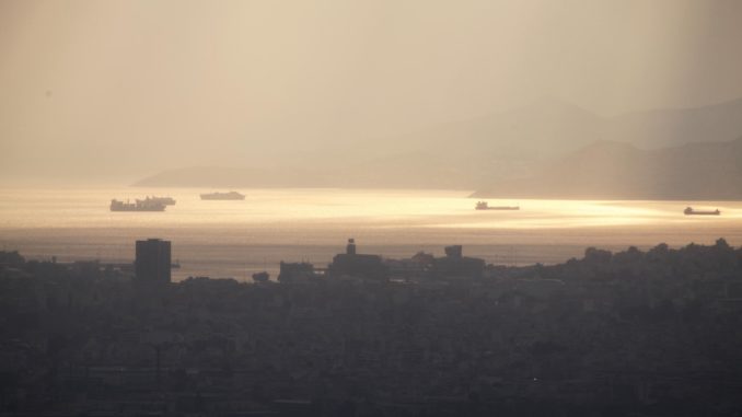 Containerschiffe vor der Küste von Griechenland bei Athen und Piräus (über dts Nachrichtenagentur)