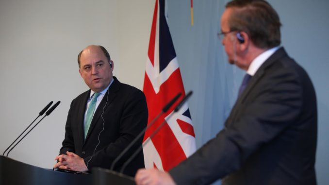 Ben Wallace und Boris Pistorius am 17.05.2023 (über dts Nachrichtenagentur)