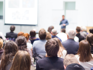 Mehr als doppelt so viele Studenten wie Auszubildende in Deutschland