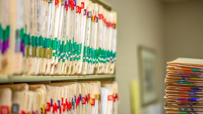 Symbolbild: Akten - Bild: rohane via Twenty20