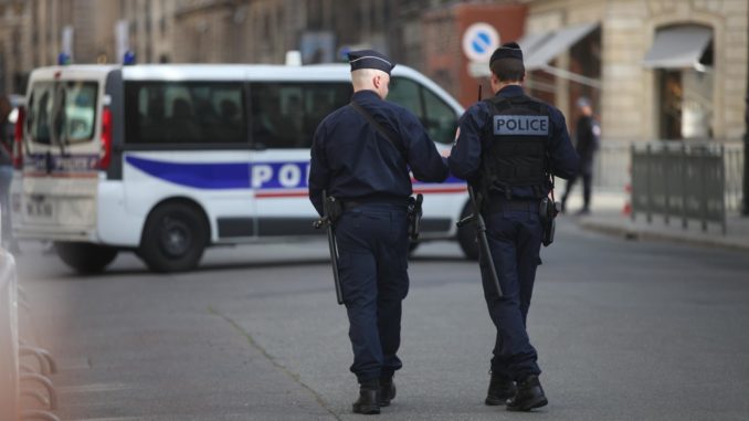 dts_image_11381_moqcimkebe Französische Polizisten (über dts Nachrichtenagentur)