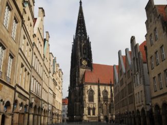 Lauterbach: „Die Kirchen sollten in Hitzewellen als Kälteräume tagsüber offen sein und Schutz bieten“