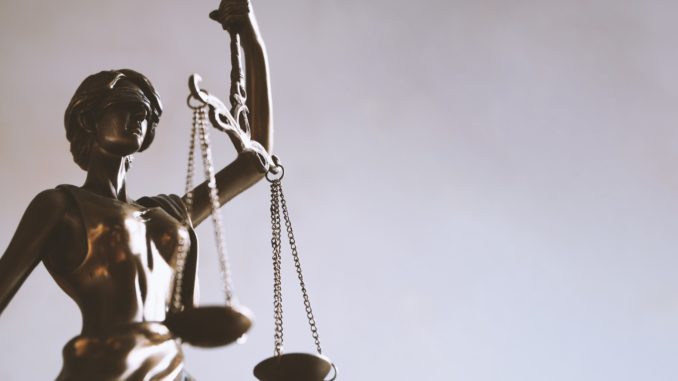 lady-justice-or-justitia-justitia-justice-law-jurisprudence-impartiality-symbol-statue-sculpture_t20_8d2j1a Justitia - Bild: axel.bueckert via Twenty20