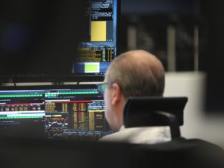 Dax bleibt deutlich im Minus – Herabstufung der USA im Fokus Dax bleibt deutlich im Minus – Herabstufung der USA im Fokus
