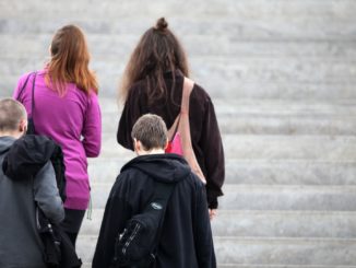 Erwerbslosigkeit junger Menschen in 15 Jahren fast halbiert