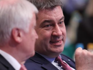 „Eine richtige Entscheidung“: Seehofer verteidigt Söders Festhalten an Aiwanger