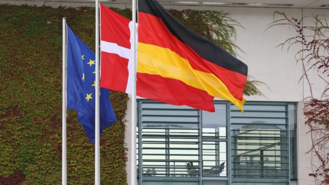 Fahnen von EU, Dänemark und Deutschland (Archiv) (über dts Nachrichtenagentur)