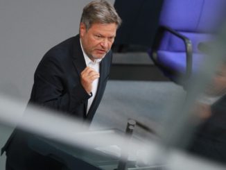 Habeck will Deutschland bei Mikroelektronik unabhängiger machen