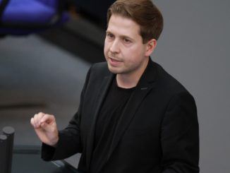 Kühnert geißelt gemeinsame Abstimmung von CDU und FDP mit AfD