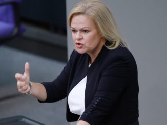 „Eine sektenartige, zutiefst rassistische und antisemitische Vereinigung“: Faeser verbietet „Artgemeinschaft“