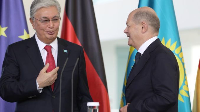 Kassym-Schomart Tokajew und Olaf Scholz am 28.09.2023 (über dts Nachrichtenagentur)