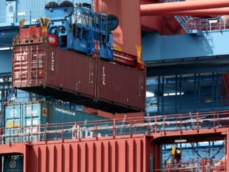 Importpreise weiter stark rückläufig