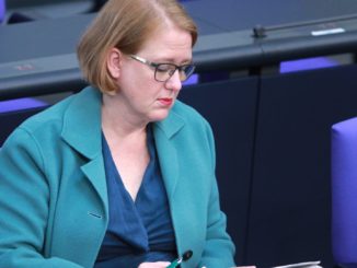 Paus will Unterstützung für Lehrer im Kampf gegen Antisemitismus