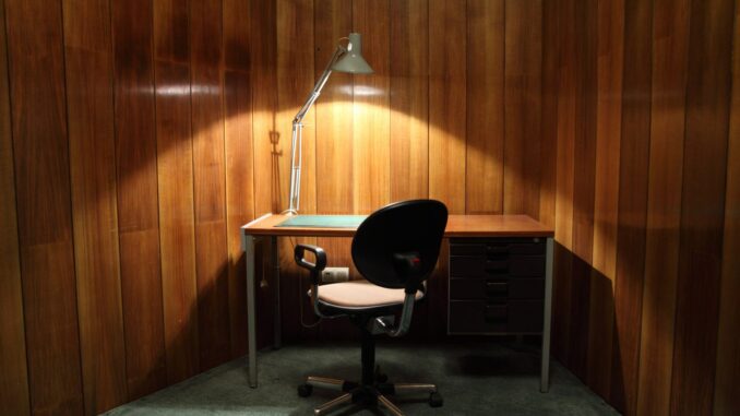 Schreibtisch (Archiv) (über dts Nachrichtenagentur)