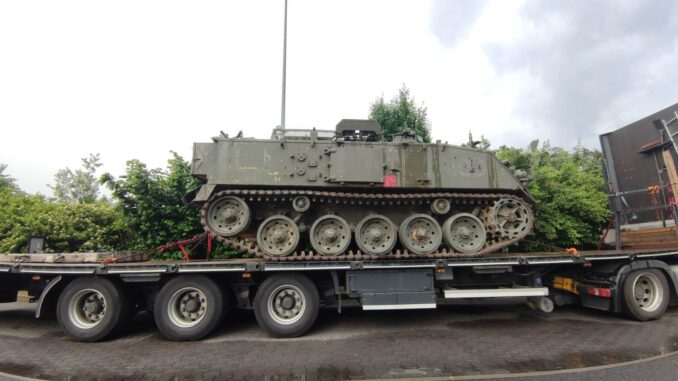 dts_image_16375_ekmfcbctnf Panzer auf Lkw (Archiv) (über dts Nachrichtenagentur)