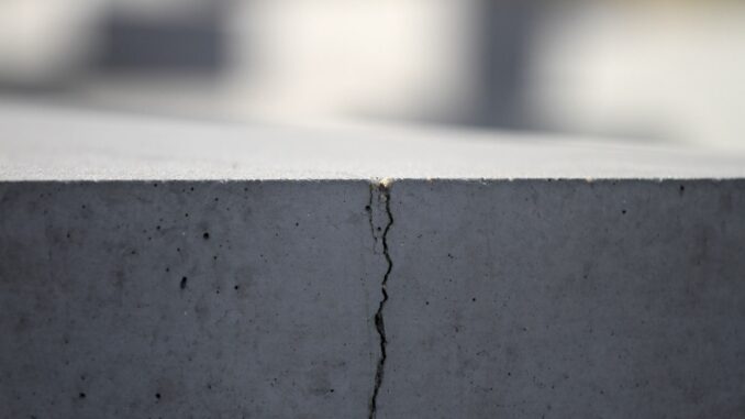 Riss am Holocaust-Mahnmal in Berlin (Archiv) (über dts Nachrichtenagentur)