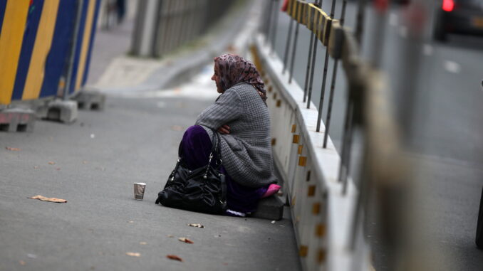 Bettlerin (Archiv) (via dts Nachrichtenagentur)