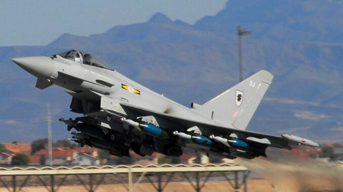 dts_image_2534_achiahbqhp Britisches Kampfflugzeug Eurofighter Typhoon (Archiv) (via dts Nachrichtenagentur)