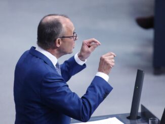 Merz ruft Bundesregierung zum Eingreifen in Bahn-Tarifkonflikt auf