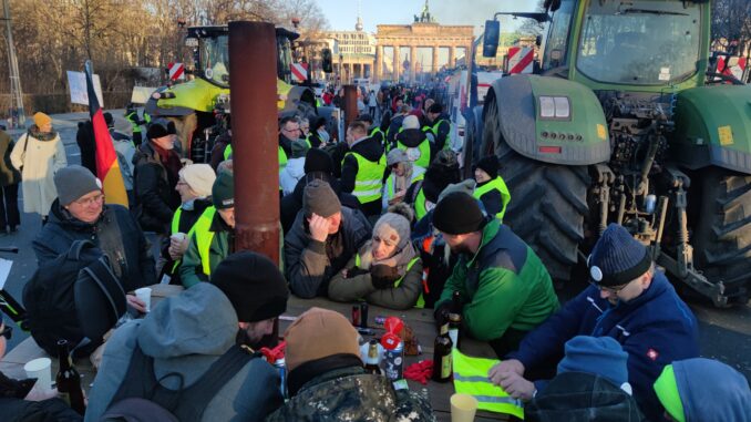 dts_image_28635_emibtjanjq Bauernproteste am 08.01.2024 (via dts Nachrichtenagentur)