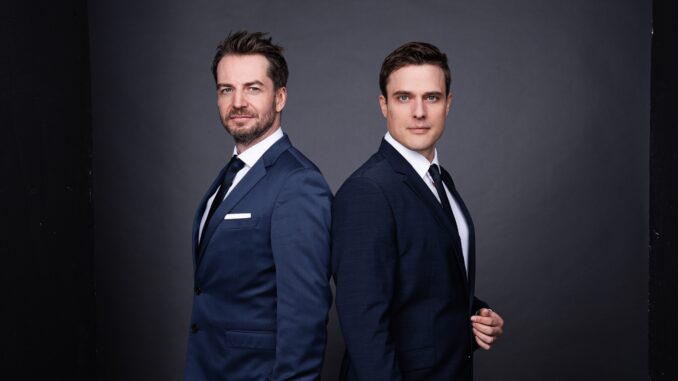 Alexander Stevens und Constantin Schreiber (über Saskia Allers)