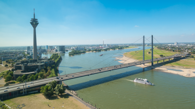 cmg_symbolbilder_ (27) Blick auf Düsseldorf (über cozmo news)