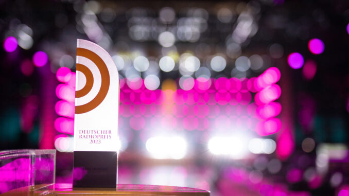 Deutscher Radiopreis 2021 Trophäe (über Deutscher Radiopreis/Philipp Szyza)