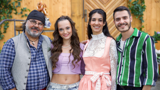 Gioele Viola mit TV-Familie (über Kathrin Baumann/SAT.1)