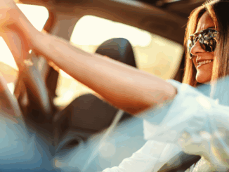 Barfuß, in Flip-Flops oder oben ohne am Steuer – was ist erlaubt?