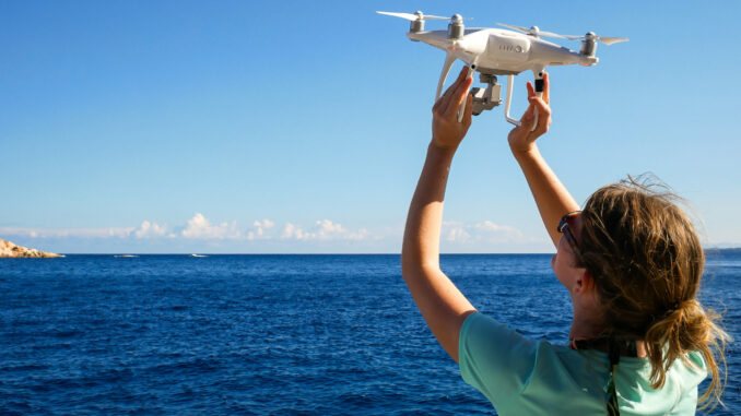 Drohnenstart (über Drohnen Camp)