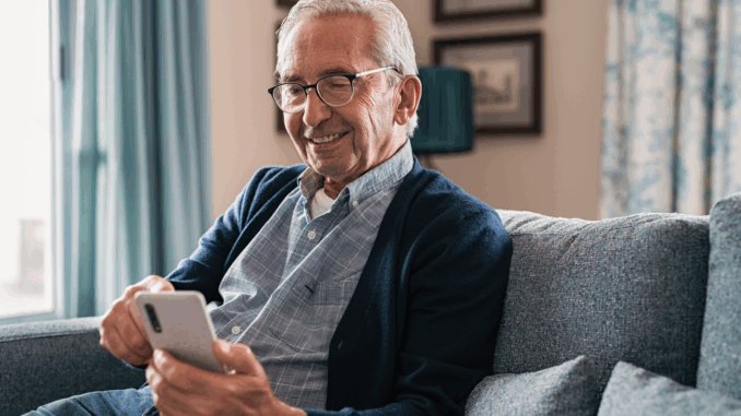 Senior telefoniert (über Rido)