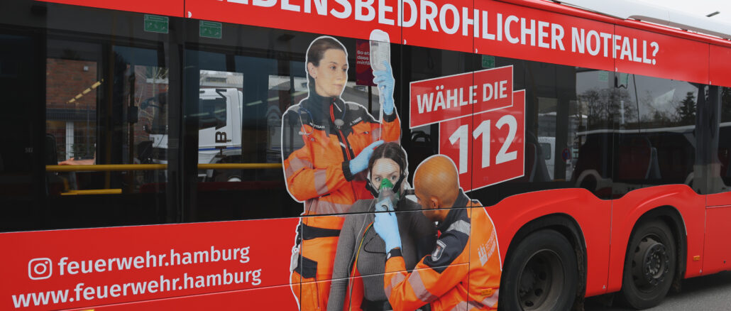 Hamburg setzt auf Aufklärung: Kampagnenbus wirbt für die richtige Notrufnummer