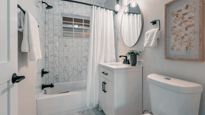 Umfrage zeigt: Viele Bäder sind zu klein – praktische Tipps für schnelle Verbesserungen vor Weihnachten