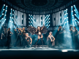 „Die Cher Show“ in Nürnberg: Glanzvolle Musicalreise mit Witz, Tempo und starken Hauptdarstellerinnen
