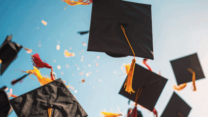 Akademischer Hutwurf (über nurlita)