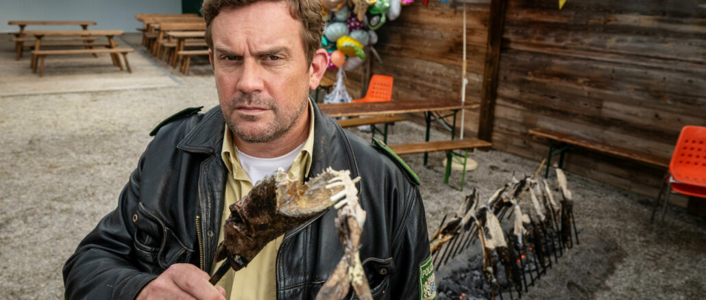 Zehn Filme, ein Dorf, ein Toter auf dem Golfplatz