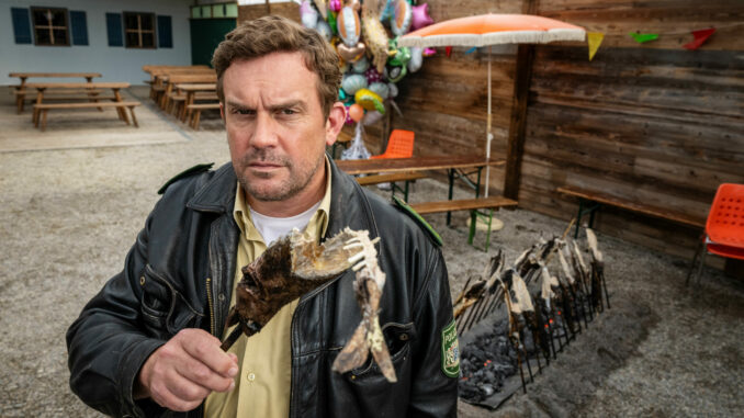 Zehn Filme, ein Dorf, ein Toter auf dem Golfplatz