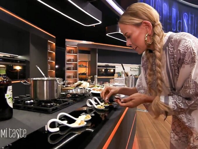 „Promi Taste“: Jan Hofer kocht auf einem Löffel – und Tim Raue bewertet ihn!