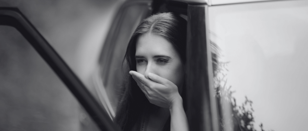 Dem Kind wird im Auto schlecht – das hilft sofort und beim nächsten Mal!