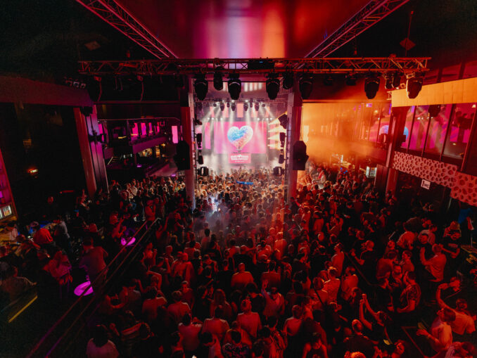 ESC-Donnerstag in Wien: Blasmusik, Stars und Karneval – bevor das Halbfinale startet!