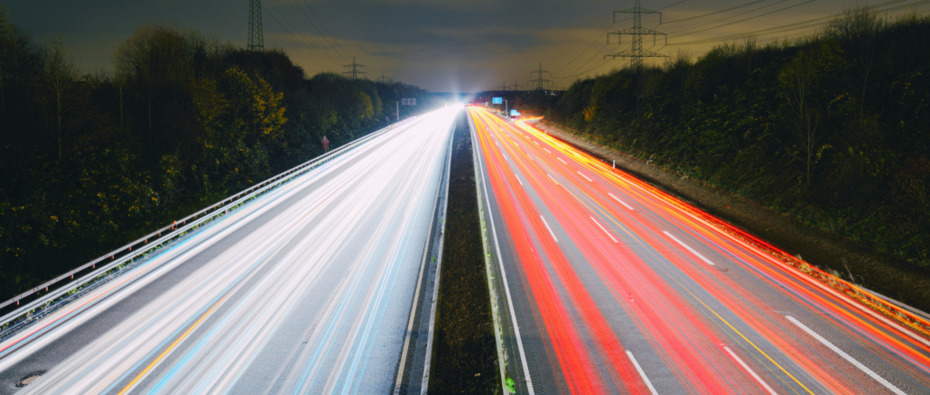 Stau auf der Autobahn: Diese Fehler kosten dich richtig Geld!