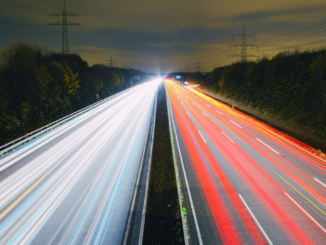 Stau auf der Autobahn: Diese Fehler kosten dich richtig Geld!