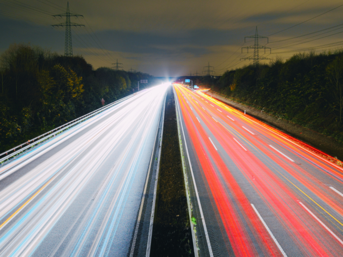 Stau auf der Autobahn: Diese Fehler kosten dich richtig Geld!